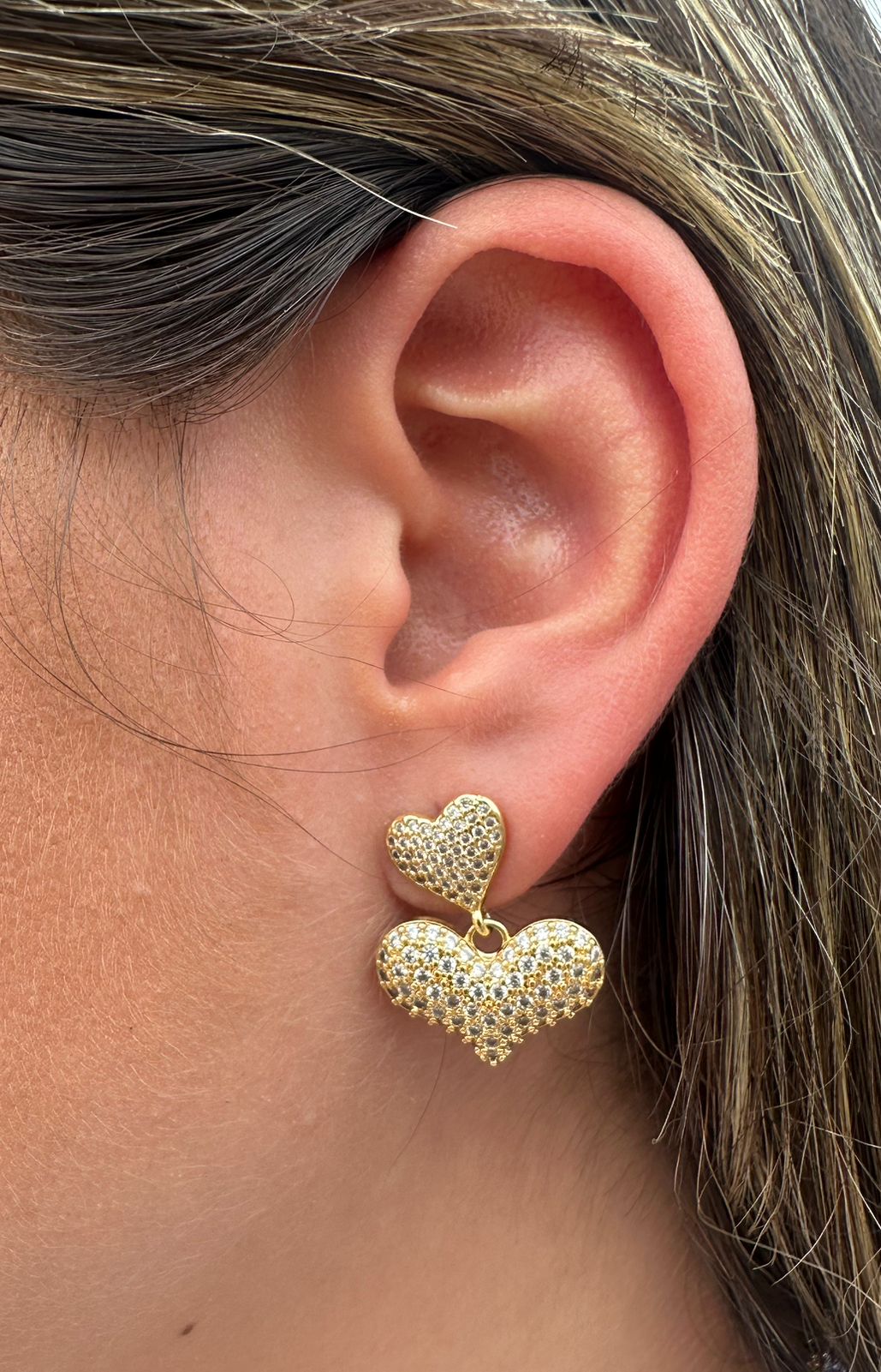 Aretes de corazon con circones en pave