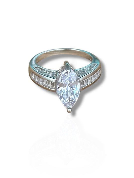 Anillo de Plata Rodinada de Compromiso Solitario con Marquiz