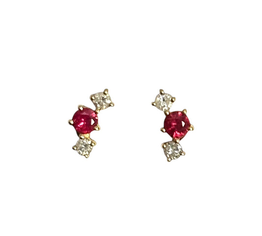 Trío de rubí natural y diamantes en Oro de 18 kilates – Aretes de presión