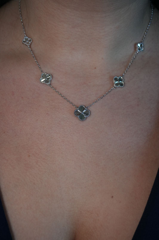 Collar de plata 925 con dijes en forma de trébol