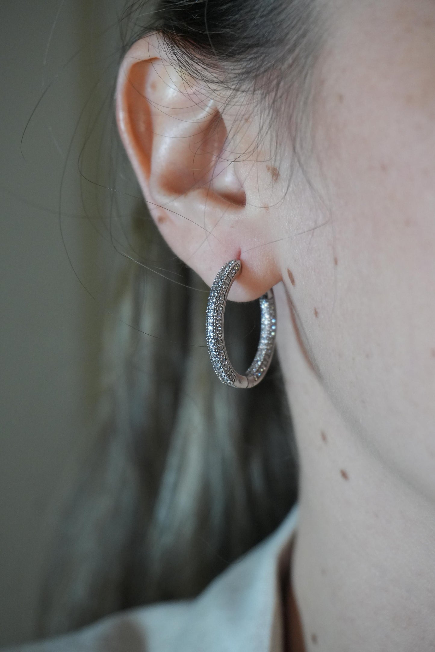Argollas de Plata Rodinada en pavee