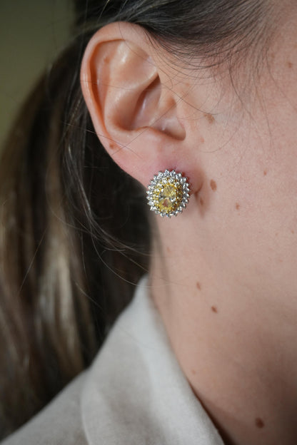 Aretes en Plata Rodinada con Gema Amarilla Ovalada