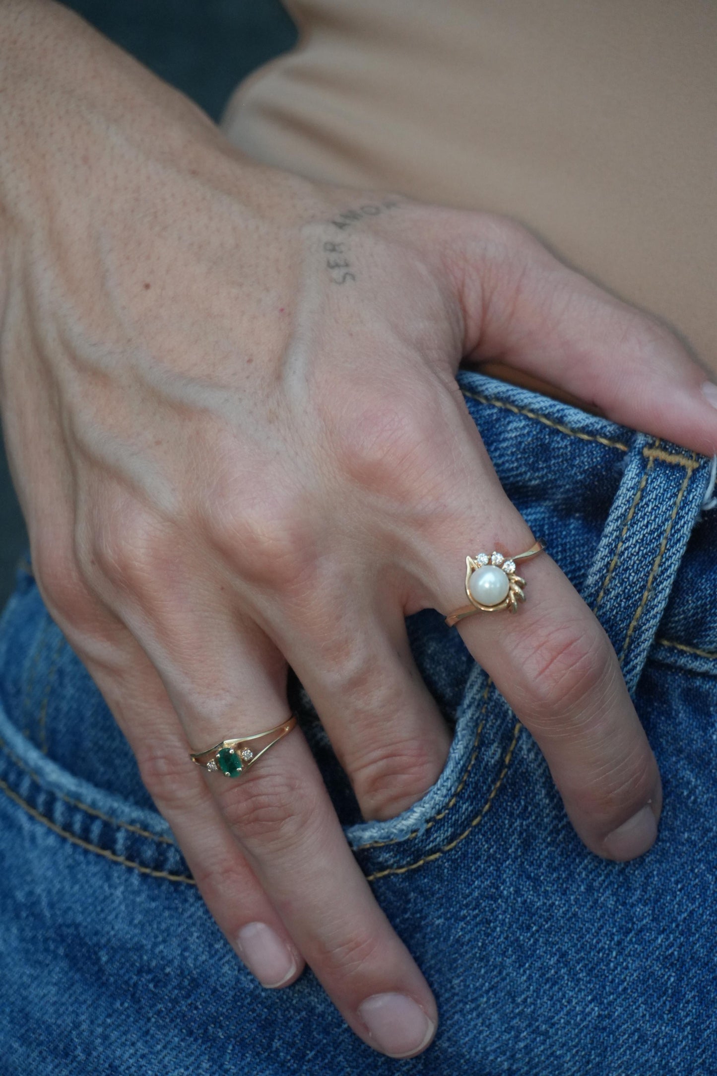 Anillo de Oro de 10K con Perla y Brillantes