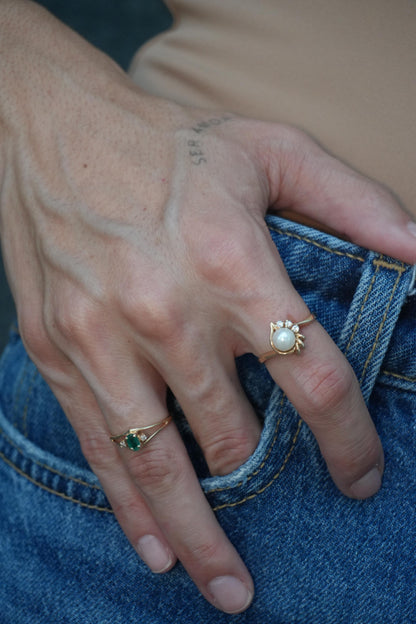 Anillo de Oro de 10K con Perla y Brillantes