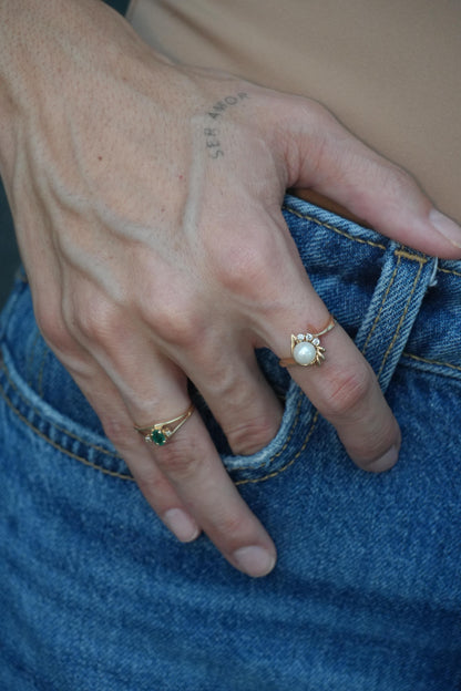 Anillo de Oro de 10K con Perla y Brillantes