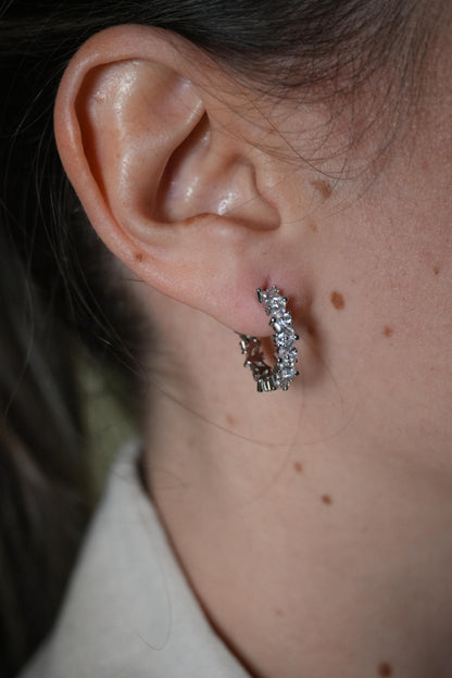 Huggies con piedras Asimétricas de Plata 925