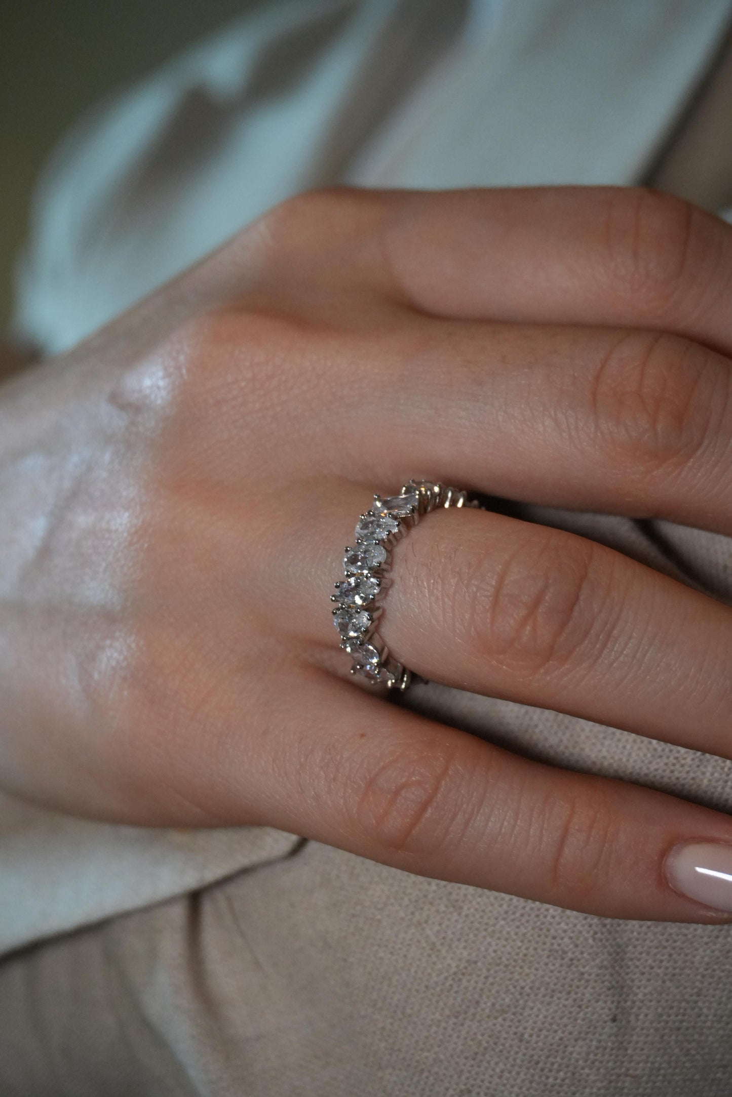 Anillo de Plata Rodinada Asimetirco