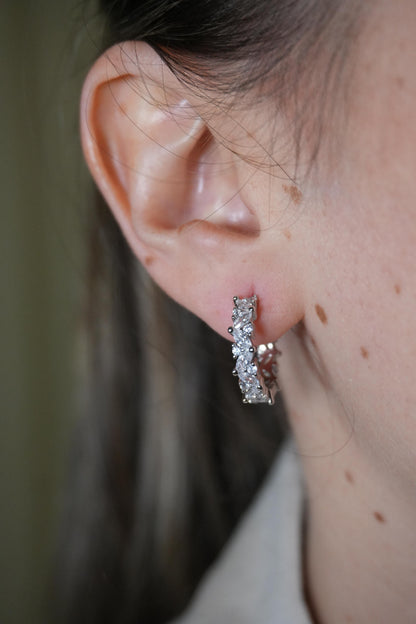 Huggies con piedras Asimétricas de Plata 925