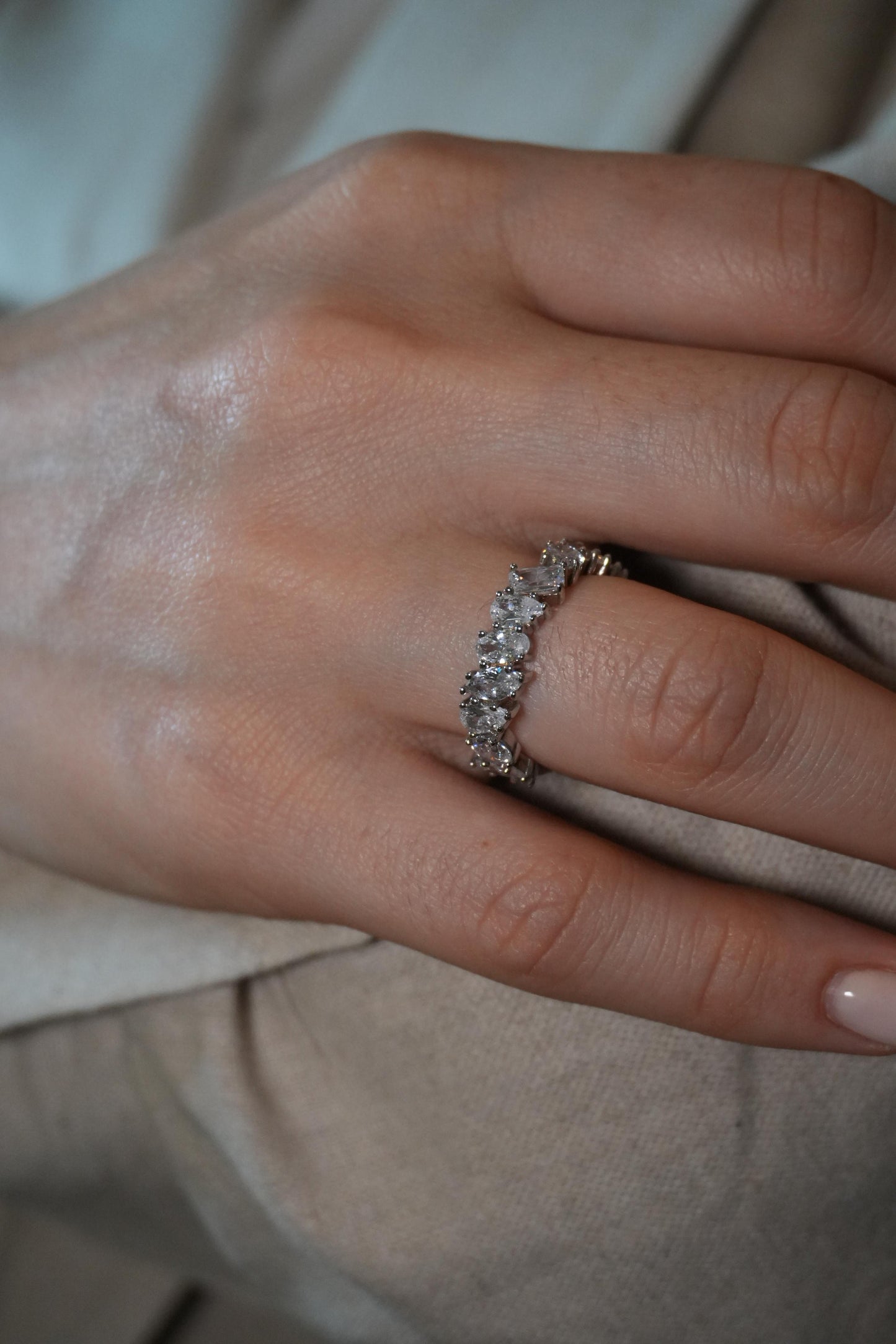 Anillo de Plata Rodinada Asimetirco