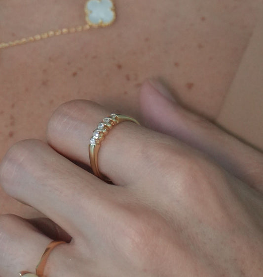 Anillo de Oro de 14k con Brillantes "Delicate"